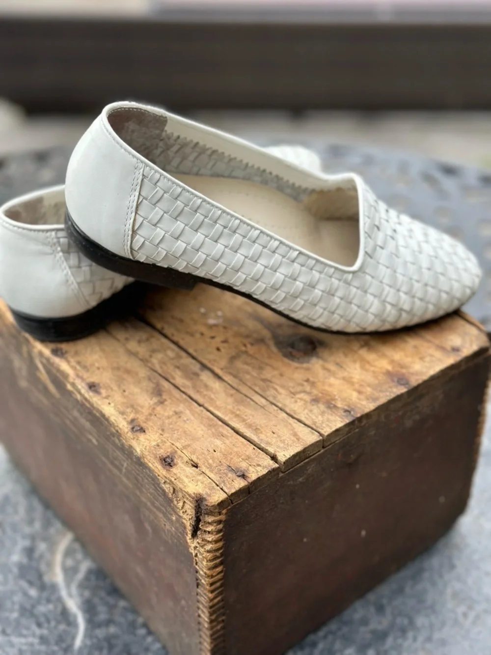 Trotters Basketweave Leather Flats White Loafers Comfort Chic Style